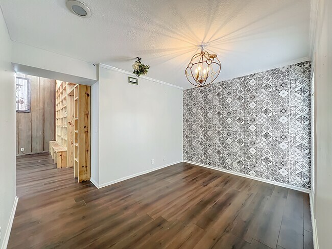 Building Photo - 233 Crown Oaks Way