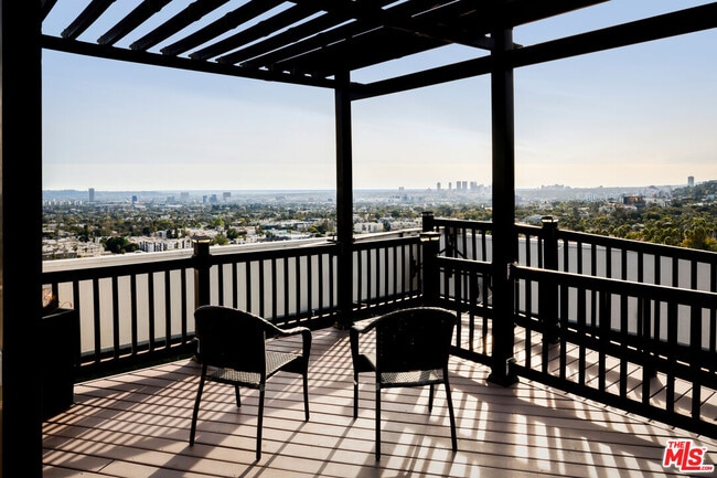 Building Photo - 7250 Franklin Ave