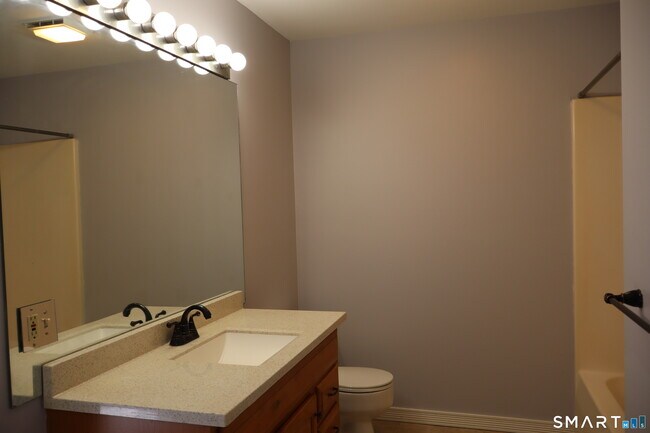 Building Photo - 15 Boughton St