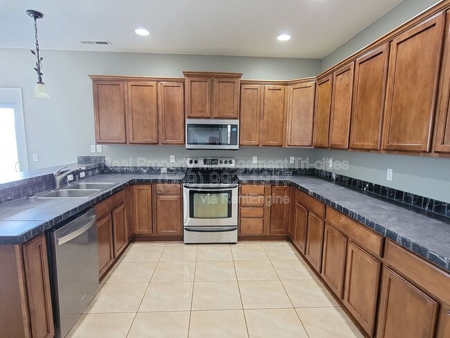 Building Photo - 5017 Laredo Dr