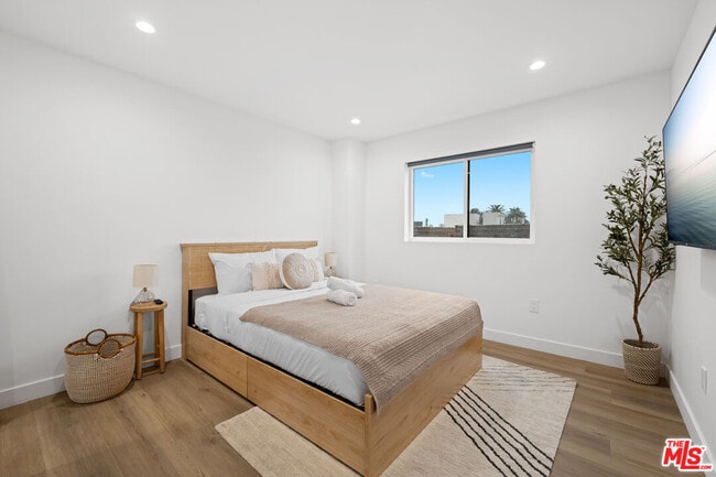 Building Photo - 839 N McCadden Pl