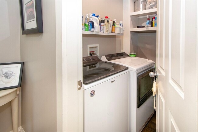 Building Photo - 108-110-110 Elm St