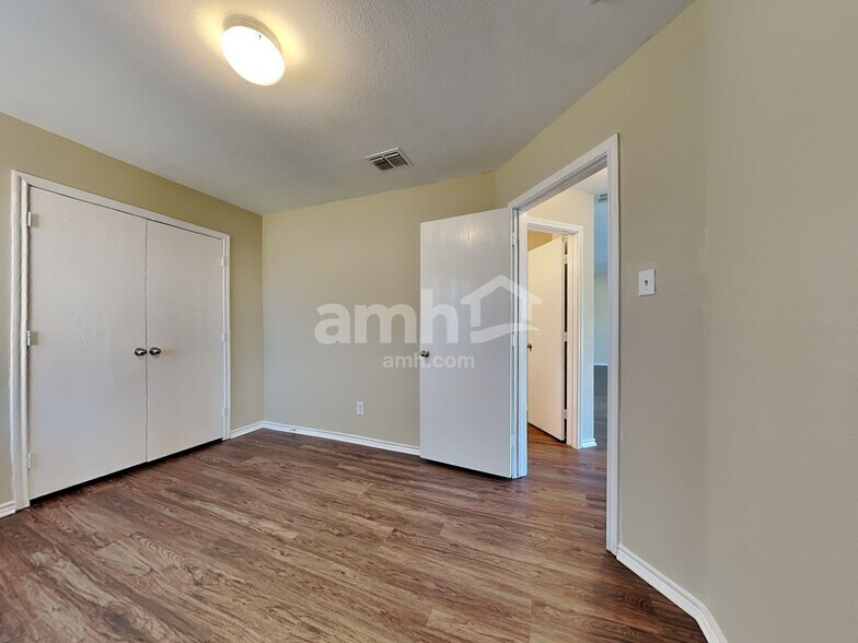 Building Photo - 101 Long Prairie Dr