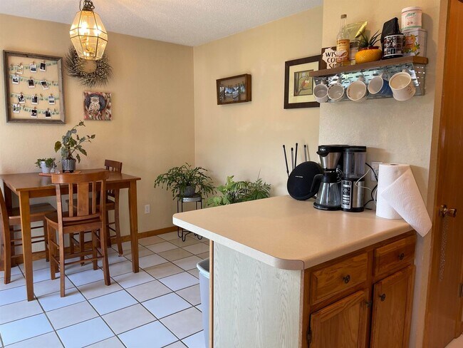 Building Photo - 1933 Northwestern Ave