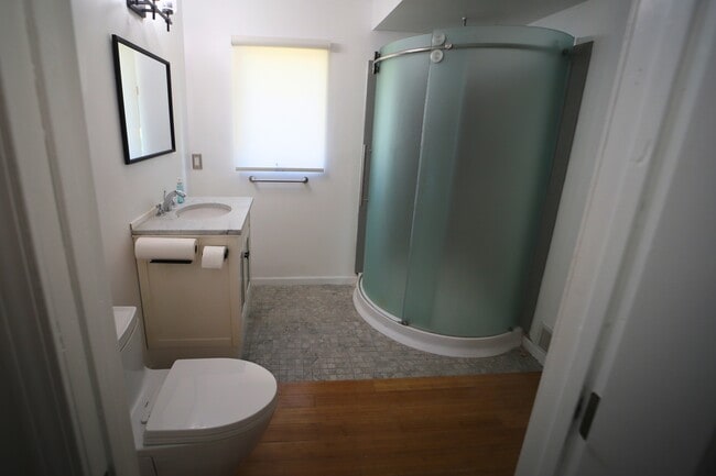 Building Photo - 454 Woodland Dr W