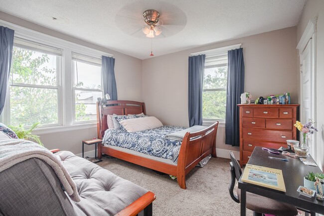 Building Photo - Updated XU Student Rental House
