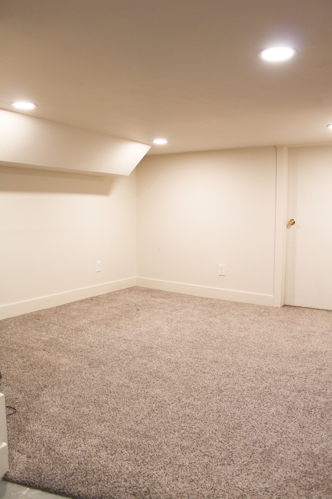 Building Photo - 757 E Ramona Ave