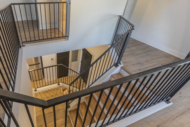 Building Photo - 141 Krams Ave