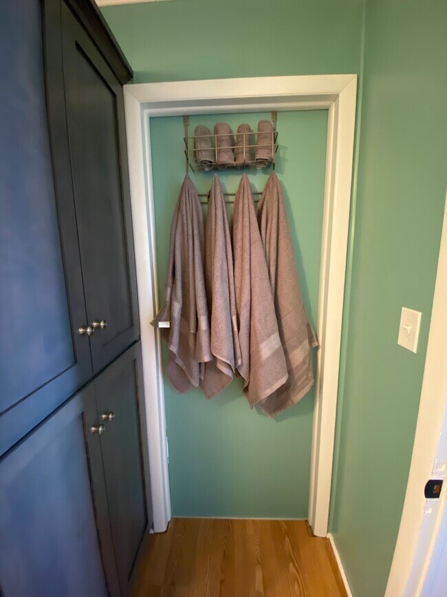 Building Photo - 310 S Butler St