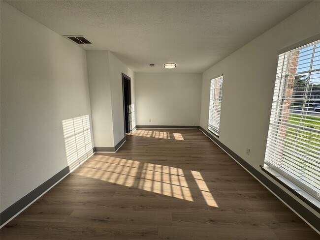 Building Photo - 9750 Guest St