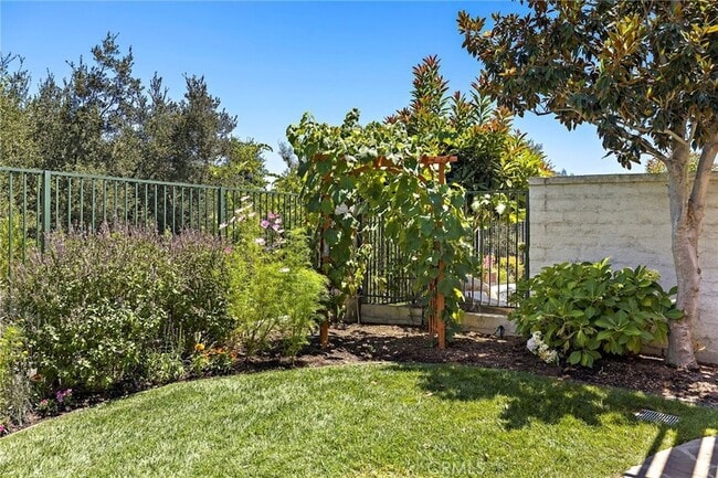 Building Photo - 48 Downfield Way