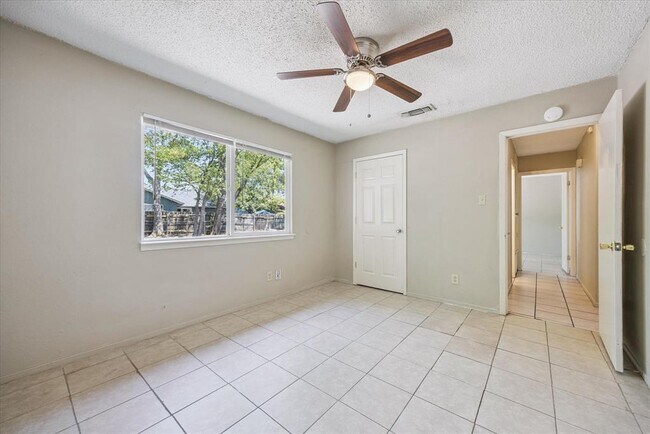 Building Photo - 4704 Lambs Ln