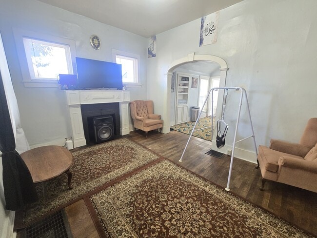 Building Photo - 205 Cheyenne Ave