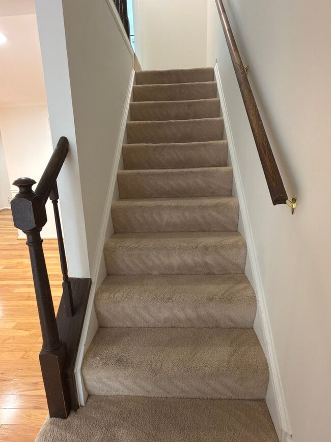 Building Photo - Beautiful 4 Bed 2.5 Bath Townhome in Burke For Rent!