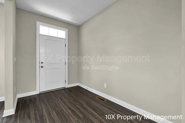 Building Photo - 592 Courtright Dr