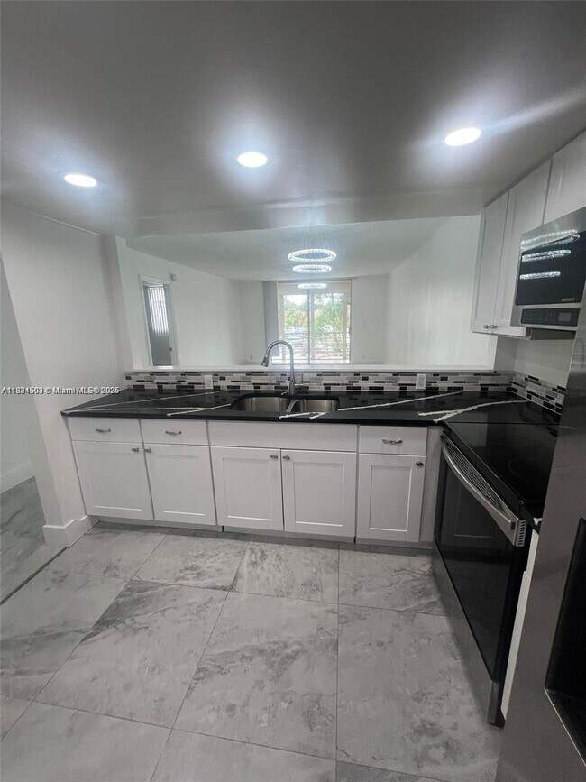 Building Photo - 406 NW 68th Ave