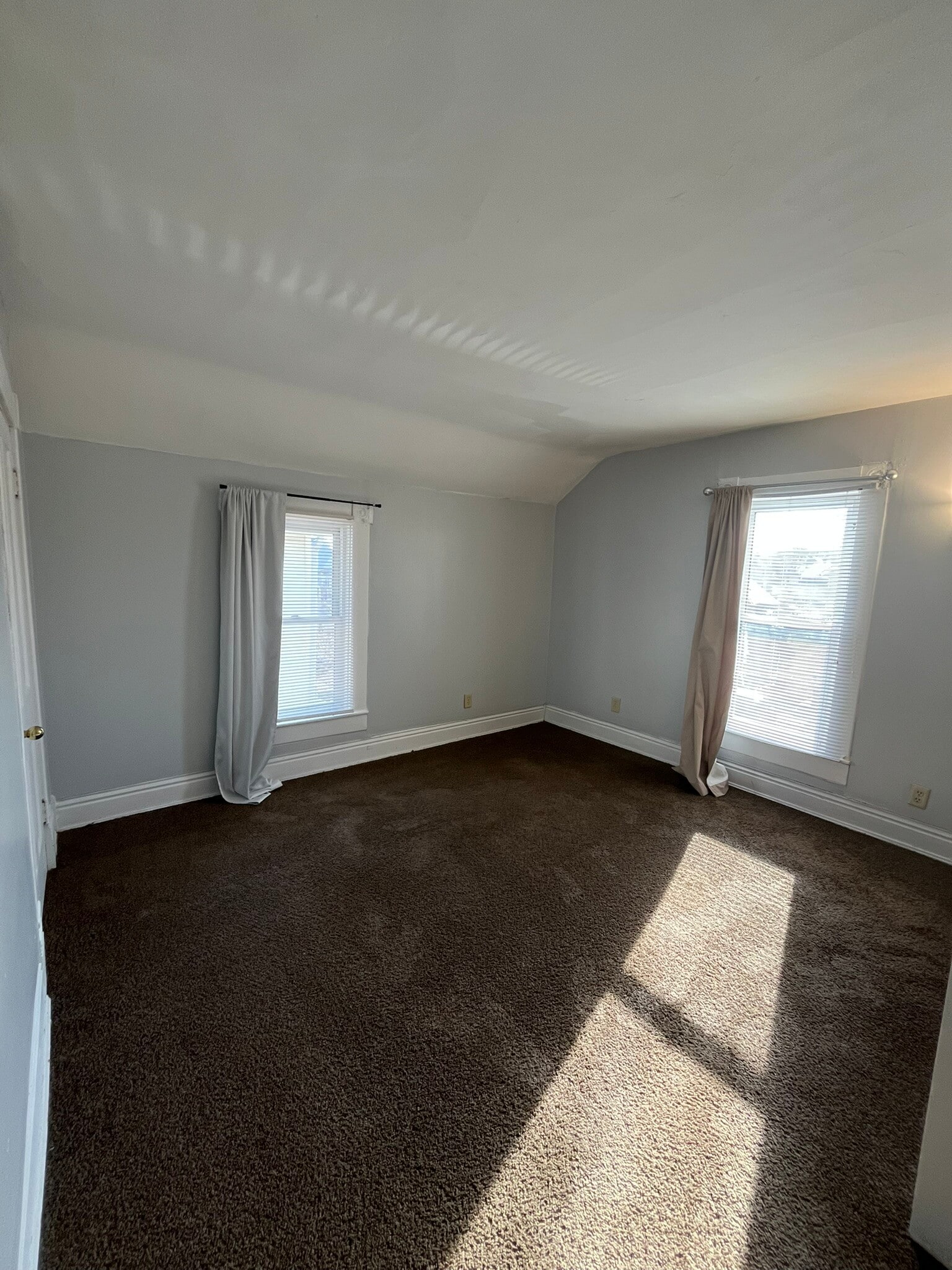 Building Photo - 1227 E Chestnut St