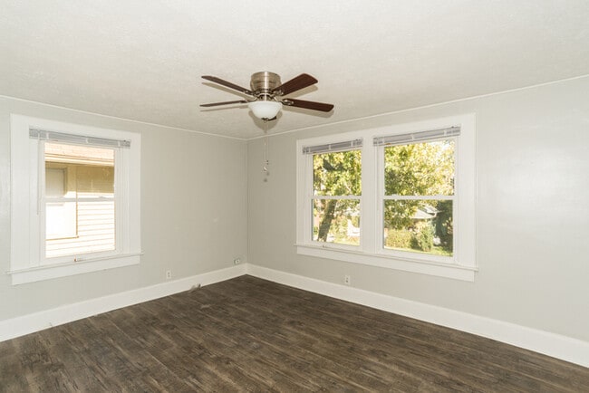 Building Photo - 3 Bedrooms and Fenced Yard in Bosart Brown Neighborhood