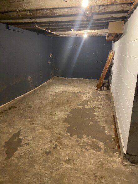 Building Photo - 1107 N 7th Ave E