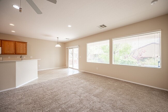 Building Photo - Beautiful single story home (55+). 3 Bed 2...