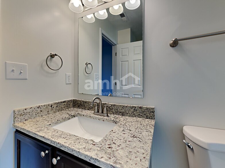 Building Photo - 906 Northwich Ave