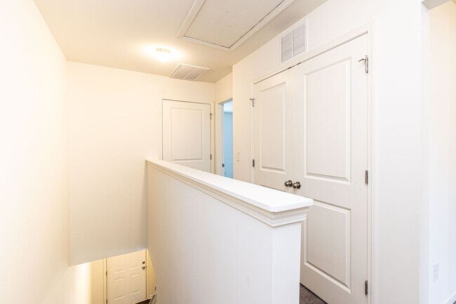 Building Photo - 2-Car Garage Bonterra Townhome