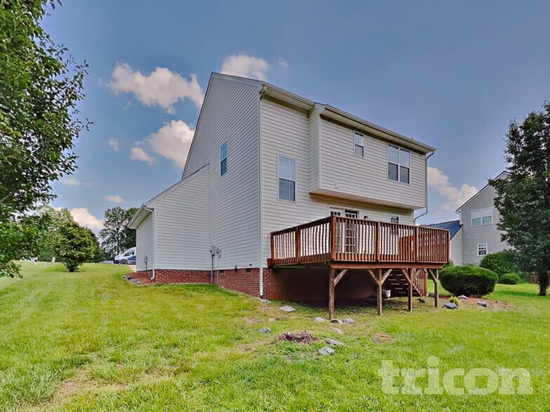 Building Photo - 200 Falcon Rd