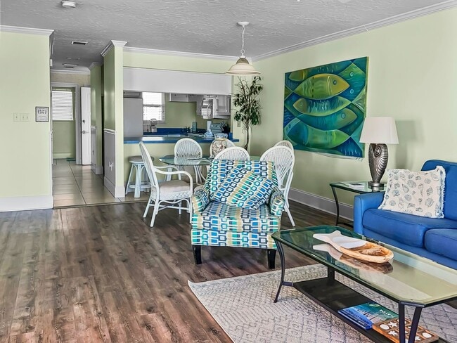 Building Photo - Amazing 3-Bed Condo with HUGE porch on the beach