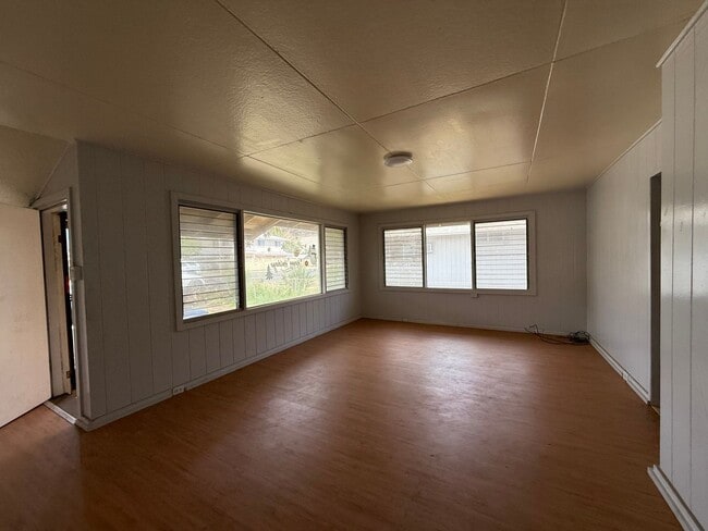 Building Photo - Single level 3 bedroom/1.5 Bath