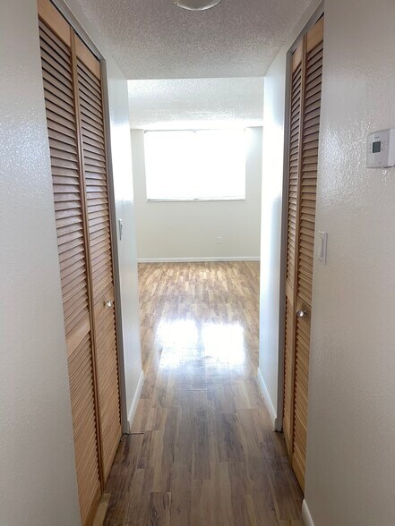 Building Photo - 1820 N Lauderdale Ave