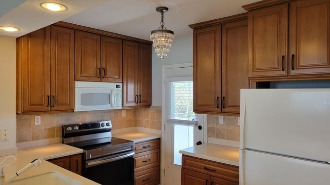Building Photo - BACK ON THE MARKET-Annual UNfurnished top ...