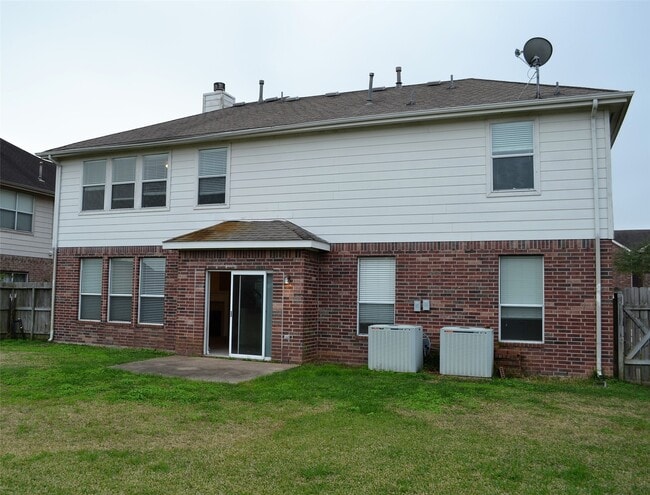 Building Photo - 5515 Gatesprings Ln