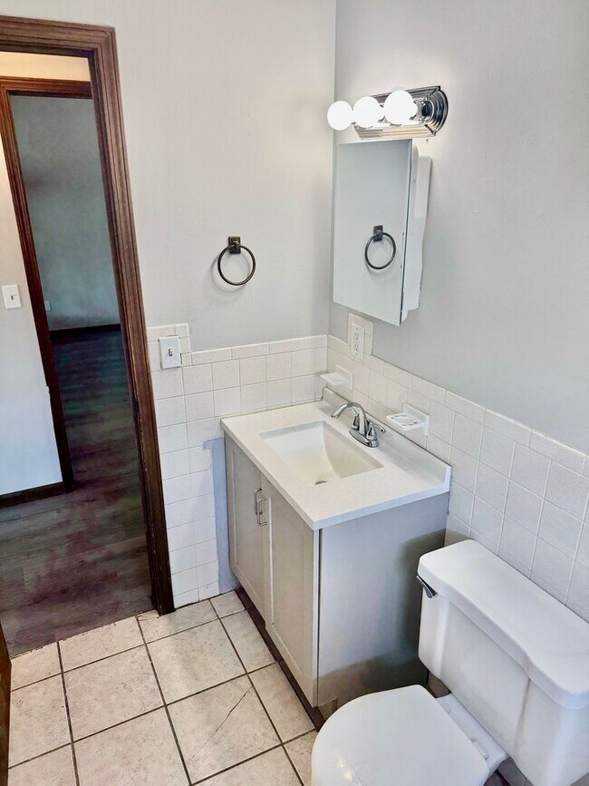 Building Photo - Ditzler Duplex