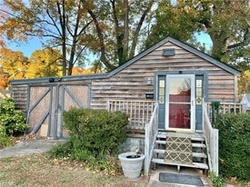 Building Photo - 6 N Stuart Rd