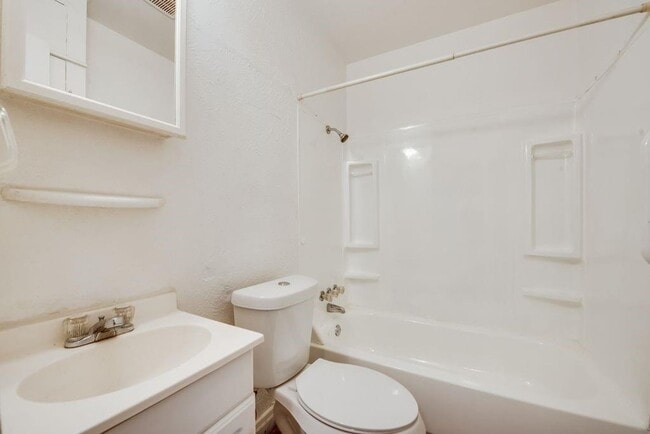 Building Photo - Charming Home in Prime Grand Prairie Locat...