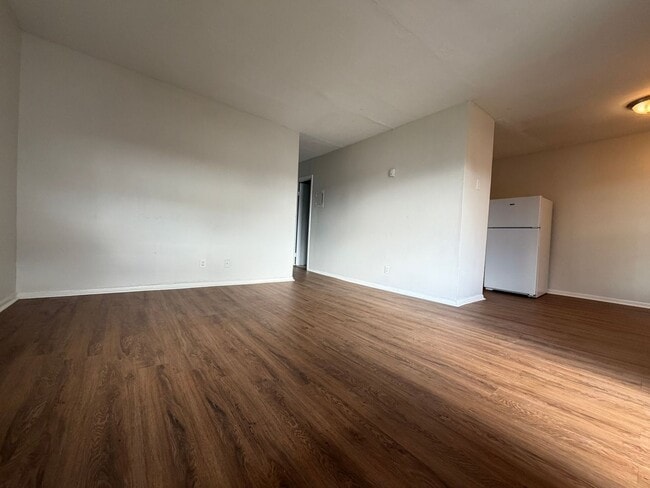 Building Photo - 421 Poplar Level Ct