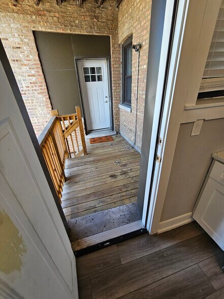 Building Photo - 3931 N Janssen Ave