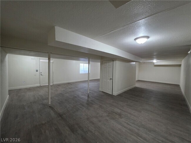 Building Photo - 1590 Mustang Dr