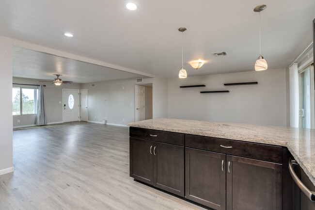 Building Photo - 6842 N Camino de las Brisas