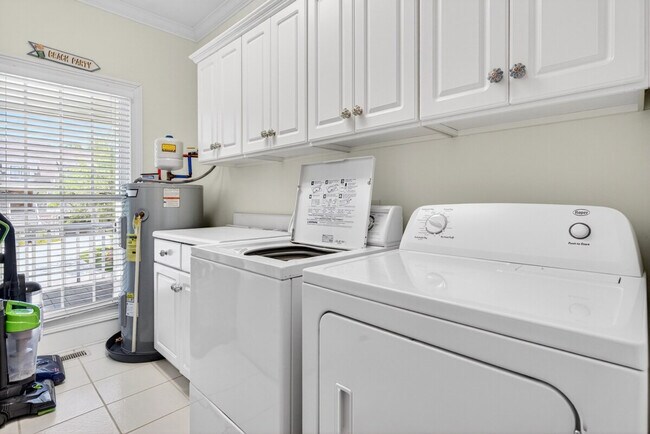 Building Photo - 203 Whiting Ln