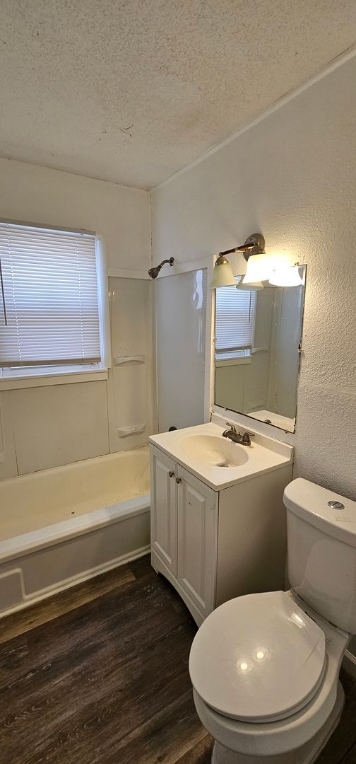 Building Photo - Renovated 4 bedroom with full unfinished basement