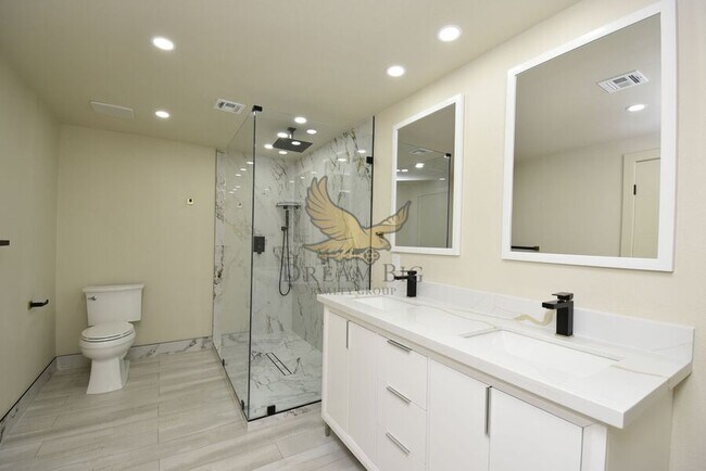 Building Photo - 8000 W Badura Ave