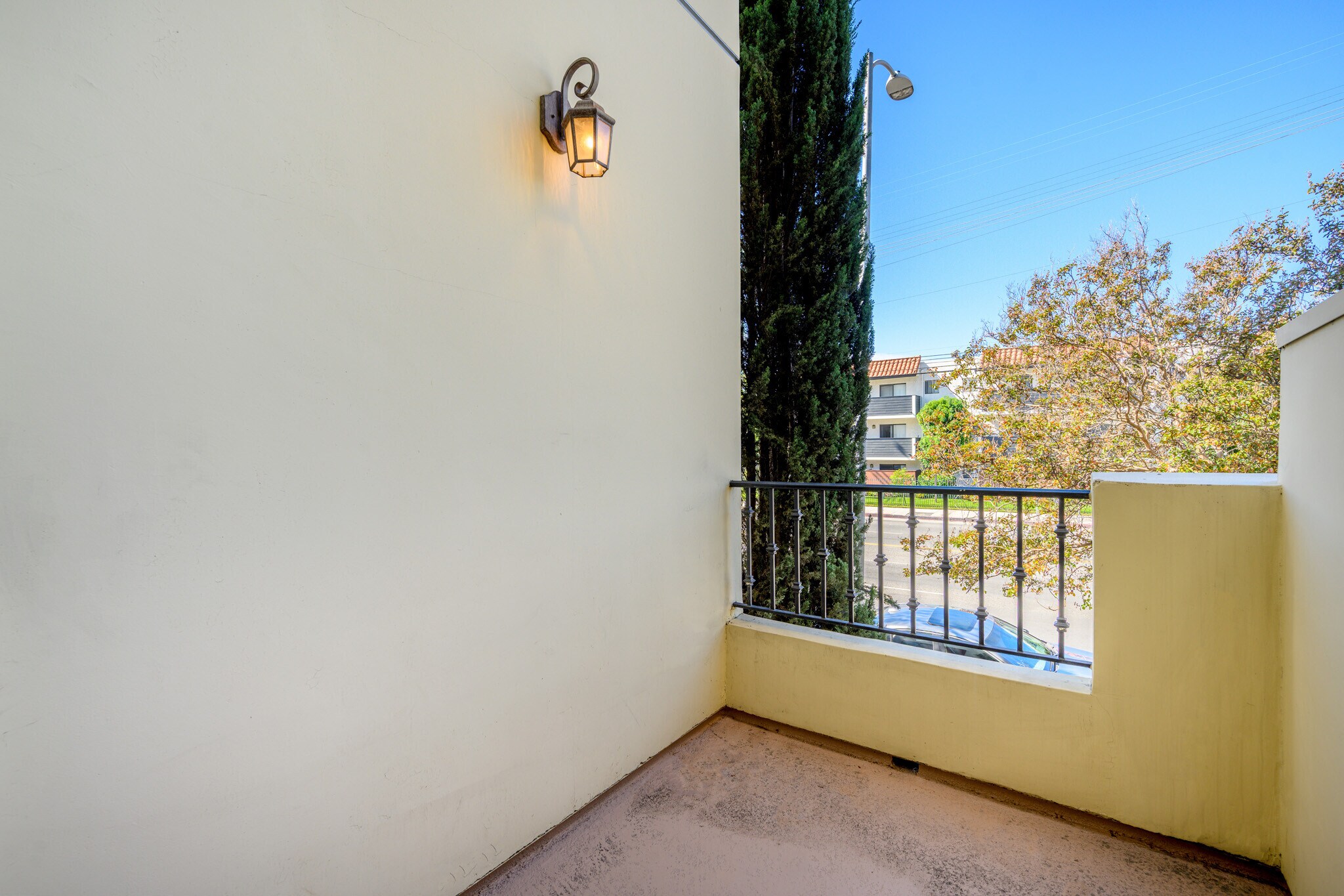Building Photo - 6938 Laurel Canyon Blvd