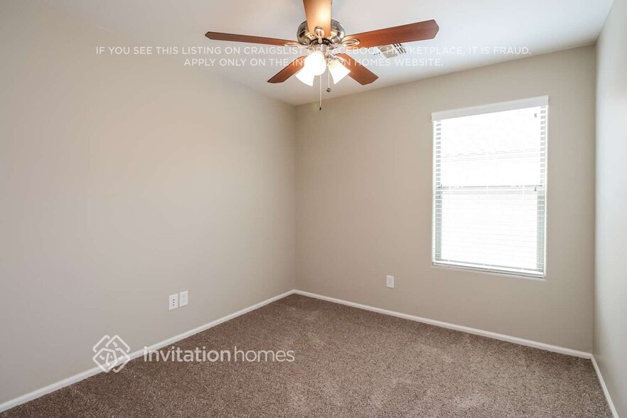 Building Photo - 38166 N Sandy Dr