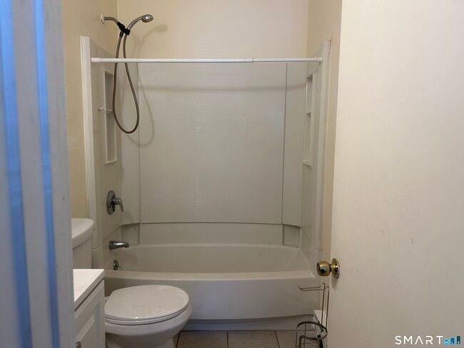 Building Photo - 166 Norwich Ave