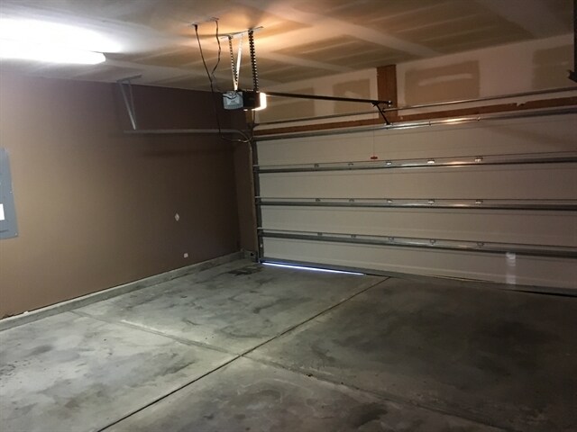 Building Photo - 715 Canyon Dr