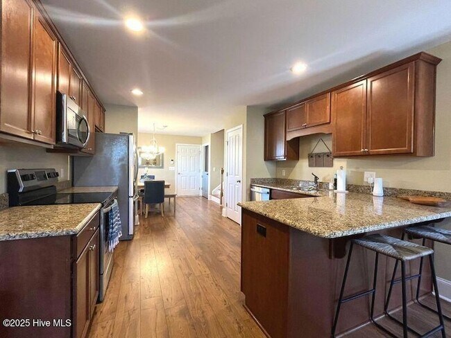 Building Photo - 225 Savannah Garden Dr