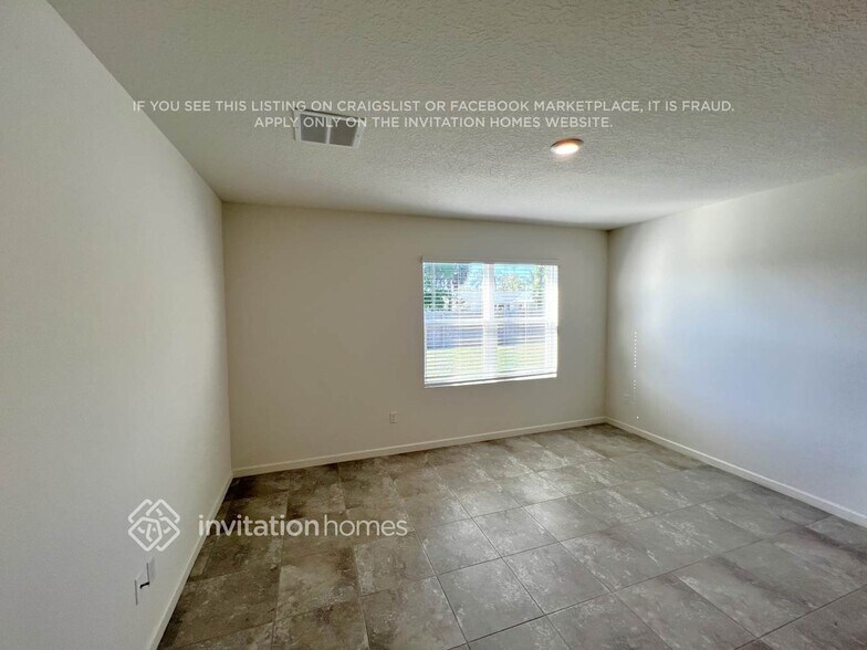 Building Photo - 474 SW Eyerly Ave