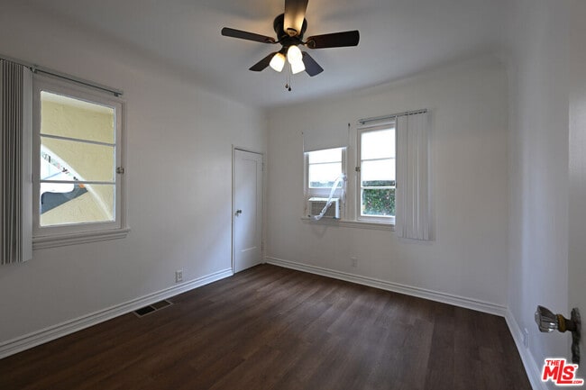 Building Photo - 1068 S Wooster St