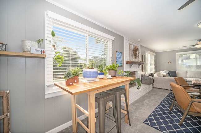 Building Photo - 5112 Victoria Ave